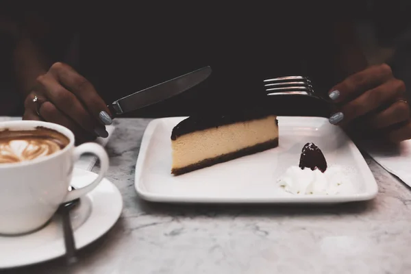 Кусок Вкусного Торта Чашку Кофе — стоковое фото