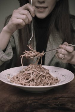 Lezzetli soslu lezzetli klasik İtalyan makarnası..