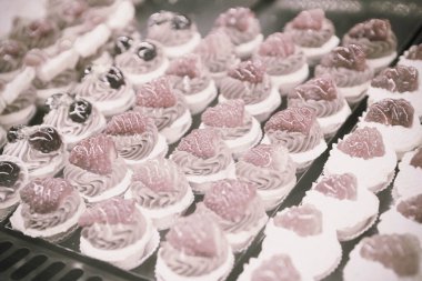 Masada lezzetli bir pasta var.