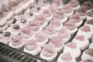 Masada lezzetli bir pasta var.