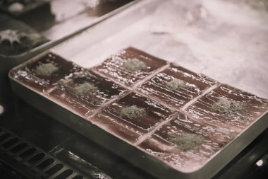 Masada lezzetli bir pasta var.