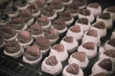 Masada lezzetli bir pasta var.