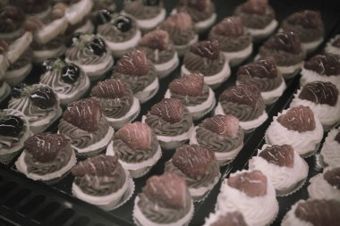 Masada lezzetli bir pasta var.