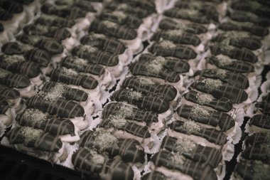 Masada lezzetli bir pasta var.