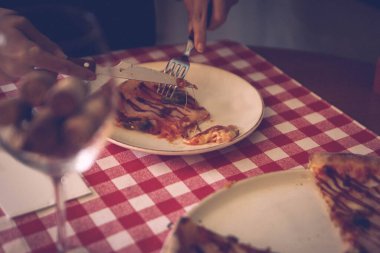 Lezzetli karışık İtalyan pizzası.