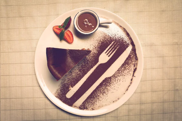 Tafel Mit Leckerem Kuchen Auf Dem Tisch — Stockfoto