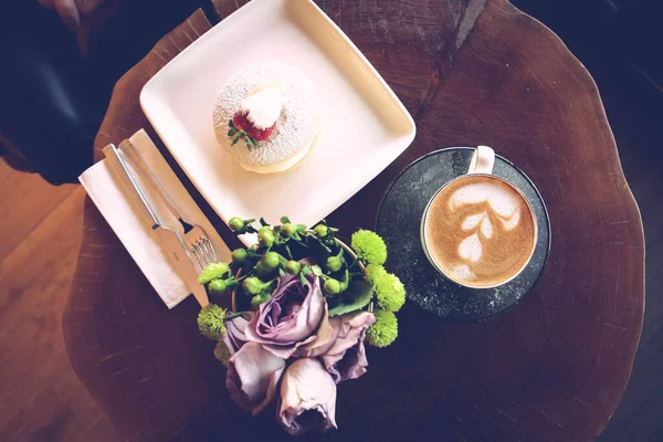 Una Rebanada Delicioso Pastel Una Taza Café — Foto de Stock