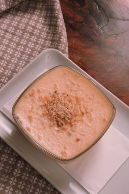 Geleneksel Türk sütlü pudingi.