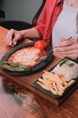 Masada nefis et yemeği. 