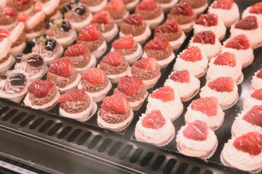 Masada lezzetli bir pasta var.