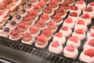 Masada lezzetli bir pasta var.