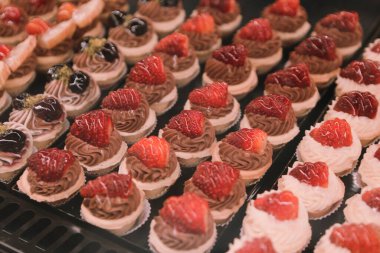 Masada lezzetli bir pasta var.