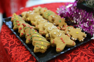 Koyu çikolata parçaları ile tanımlama