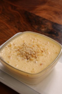 Geleneksel Türk sütlü pudingi.