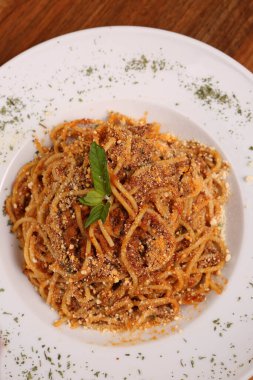 Lezzetli soslu lezzetli klasik İtalyan makarnası..