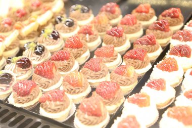 Masada lezzetli bir pasta var.