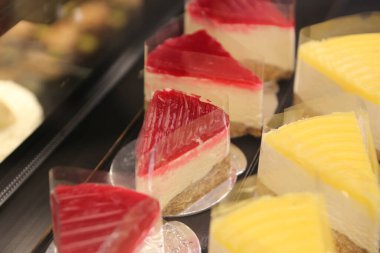 Masada lezzetli bir pasta var.