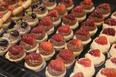 Masada lezzetli bir pasta var.