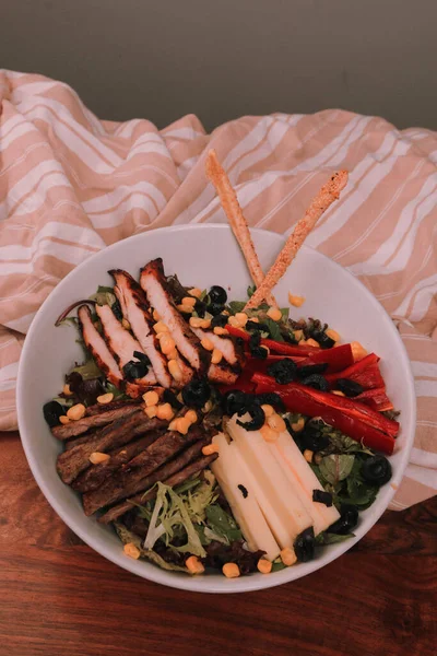 Gezonde Salade Met Walnoot Kaas Kom — Stockfoto