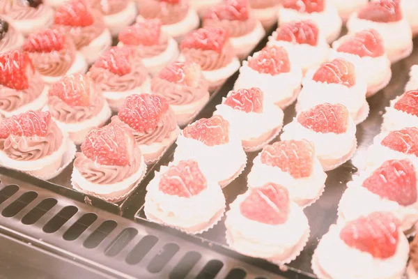 Masada lezzetli bir pasta var.