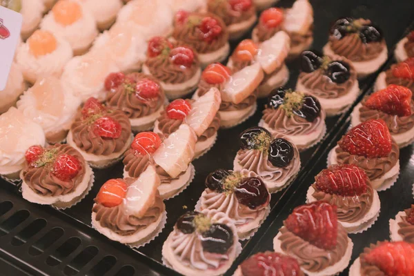 Masada lezzetli bir pasta var.