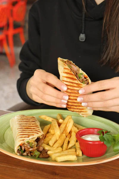 Вкусный Жареный Сэндвич — стоковое фото