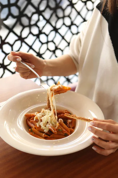 Savoureux Appétissant Classique Pâtes Italiennes Avec Une Délicieuse Sauce — Photo