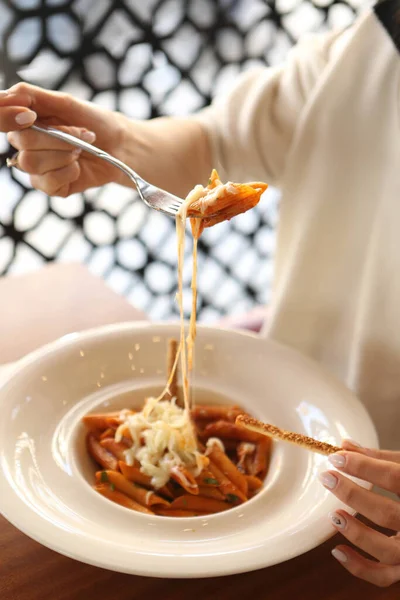 Savoureux Appétissant Classique Pâtes Italiennes Avec Une Délicieuse Sauce — Photo