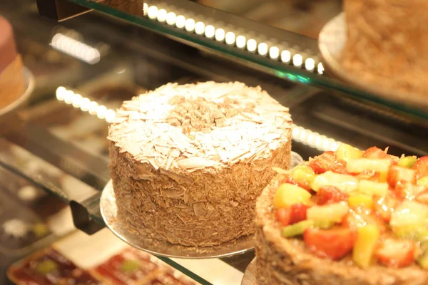 Tábla Finom Torta Asztalon — Stock Fotó