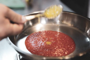 soba yangın pişirme makarna ile pota