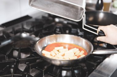 soba yangın pişirme makarna ile pota