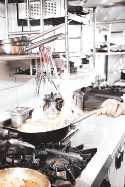 soba yangın pişirme makarna ile pota