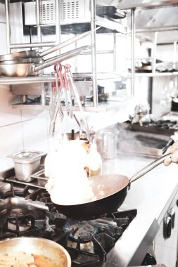 soba yangın pişirme makarna ile pota