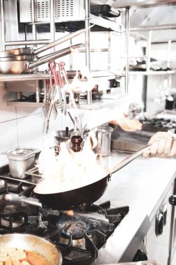 soba yangın pişirme makarna ile pota