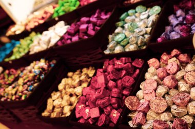 bir sürü değişik çikolatalı pralin