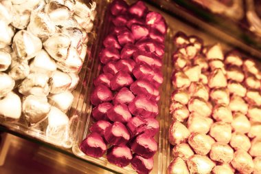 bir sürü değişik çikolatalı pralin