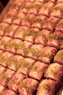 Geleneksel hindistancevizli tatlı baklavası. Ev yapımı fındıklı ve ballı baklava..