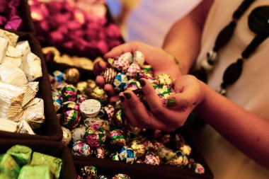 bir sürü değişik çikolatalı pralin