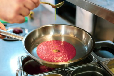 soba yangın pişirme makarna ile pota