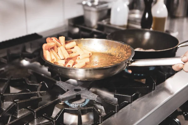 soba yangın pişirme makarna ile pota