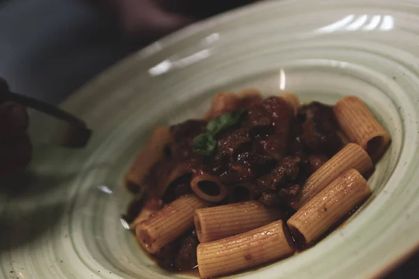 Panela Com Macarrão Fogão Cozinha — Fotografia de Stock