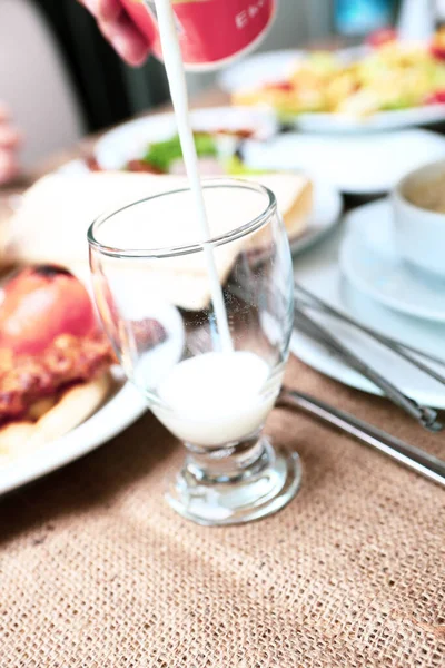 Bebida Turca Ayran Kéfir Mantequilla Leche Hecha Con Yogur —  Fotos de Stock