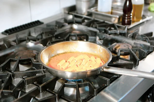 Olla Con Pasta Estufa Fuego Cocinar — Foto de Stock
