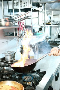 soba yangın pişirme makarna ile pota