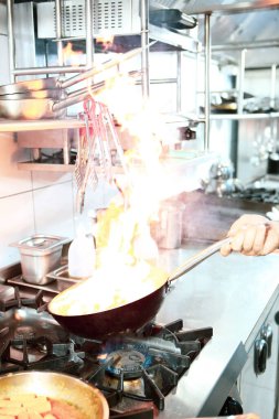 soba yangın pişirme makarna ile pota