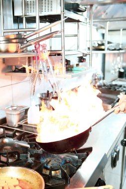 soba yangın pişirme makarna ile pota