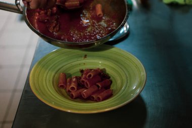 soba yangın pişirme makarna ile pota