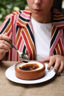 Geleneksel Türk sütlü pudingi.