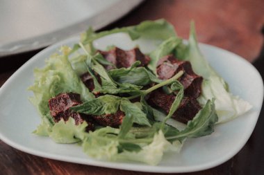 Türk yemeği, puro, turka bifteği veya chee kofta.