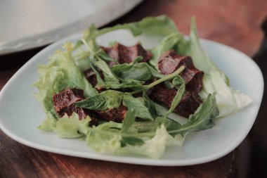 Türk yemeği, puro, turka bifteği veya chee kofta.